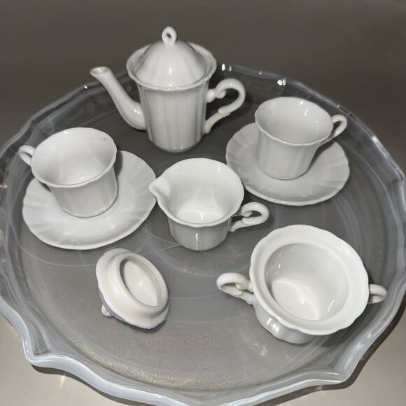 Vtg Dollhouse Miniature White Tea Set 10 Pcs Porcelain Kosta Boda Art Glass Dish - Picture 14 of 16